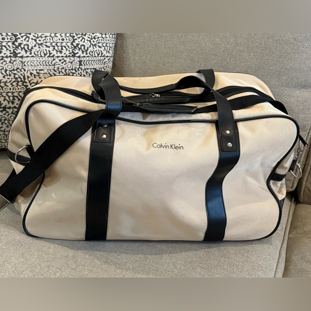*NEW* VINTAGE CALVIN KLEIN CARRY-ON DUFFEL BAG w wheels, shoulder strap & handle